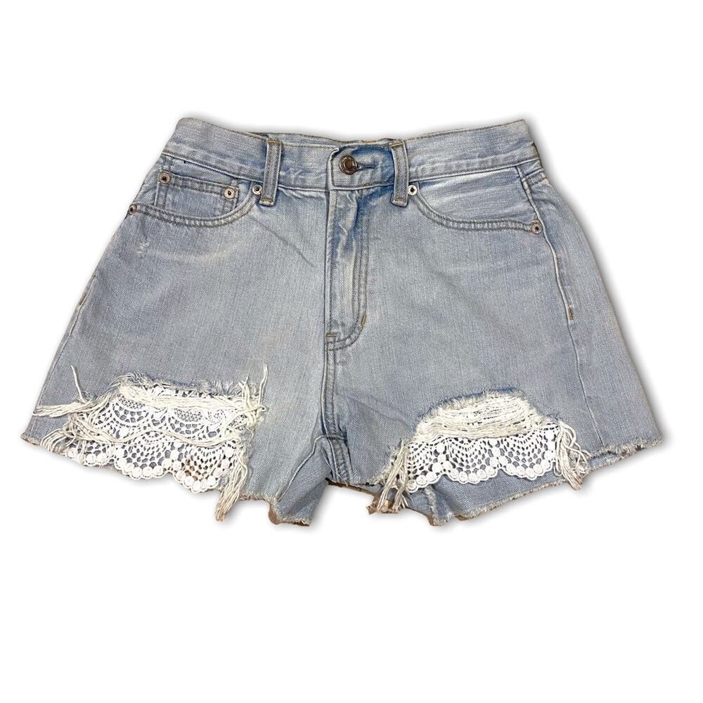 American Eagle High Rise Jean Shorts Women’s Size 0 Raw Hem Light‎ Wash Lace